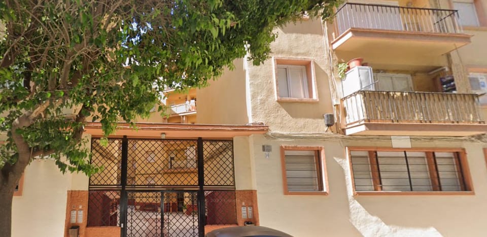 Property building, Facade/entrance, Off site