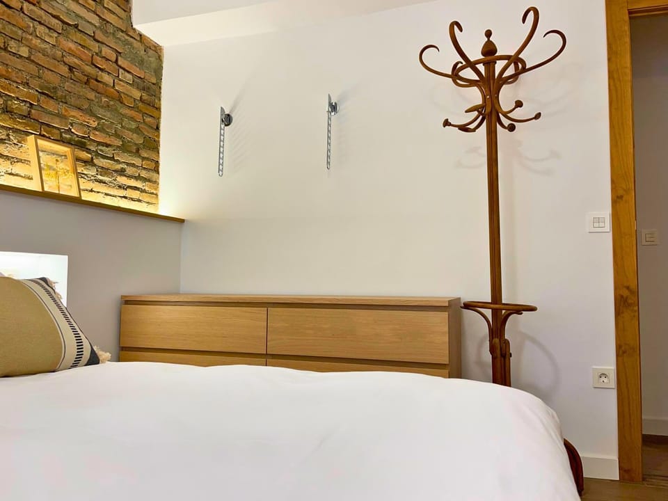 Bed, Photo of the whole room, Decorative detail, Bedroom
