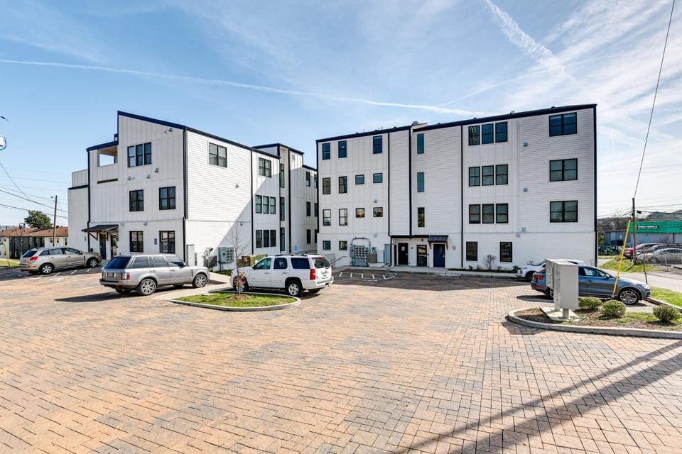 Modern Nashville Condo: Walk to Local Breweries! House in Nashville