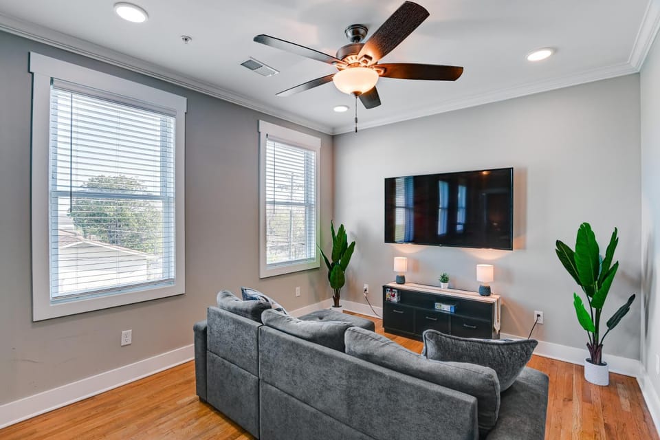 Modern Nashville Condo: Walk to Local Breweries! House in Nashville