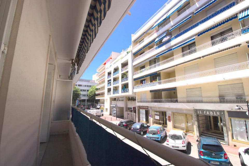 Day, Neighbourhood, Balcony/Terrace, City view, Location