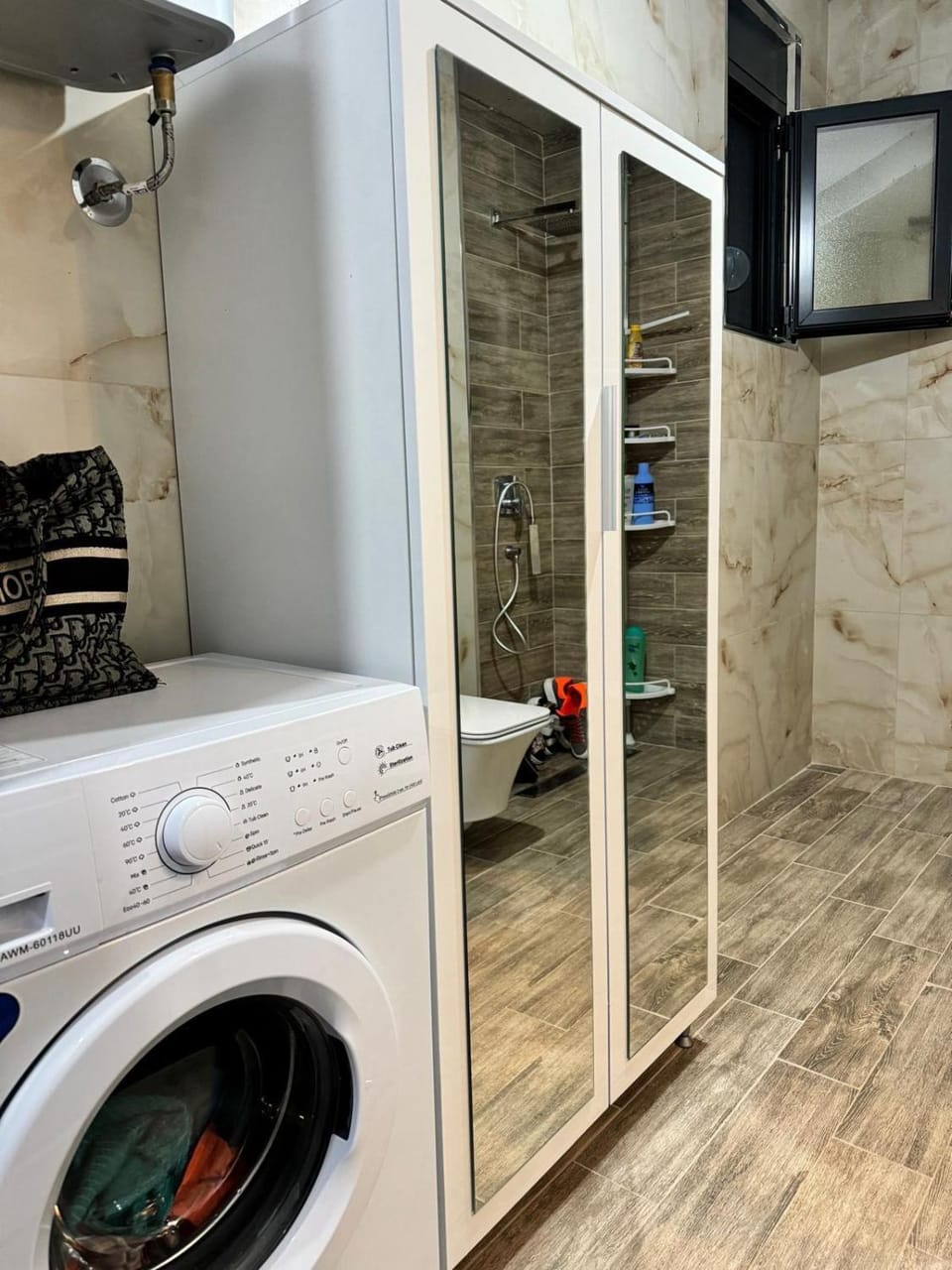Bathroom, washing machine