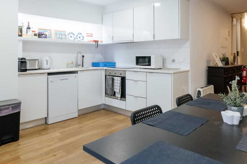 Dining area, kitchen
