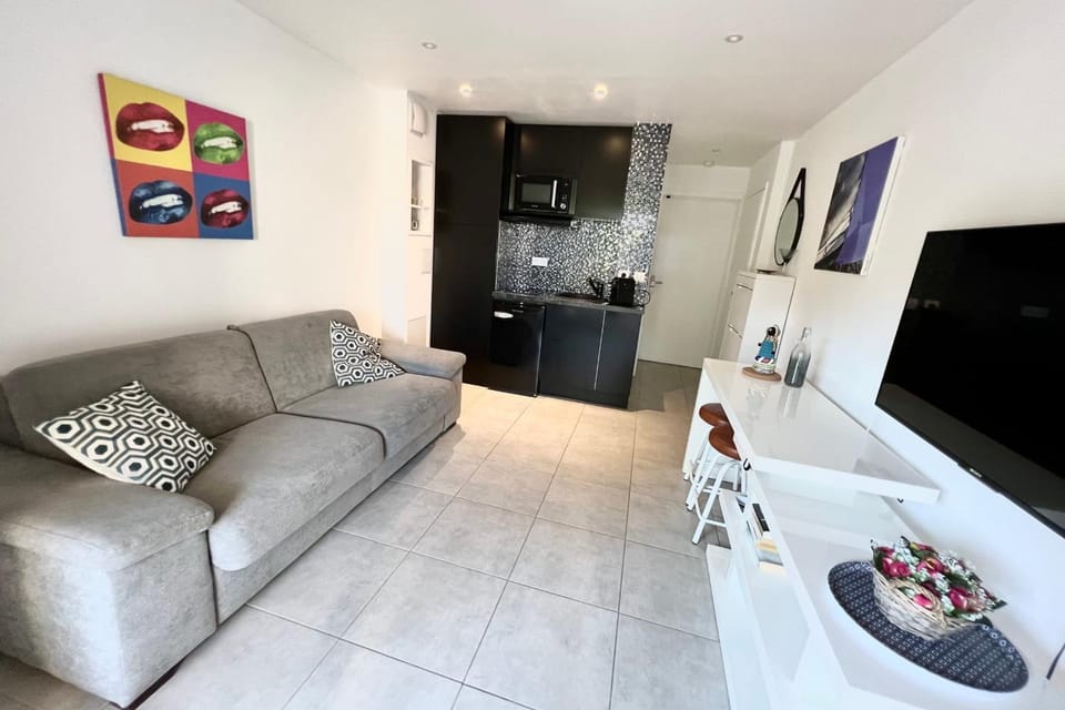 TV and multimedia, Kitchen or kitchenette, Living room, Dining area