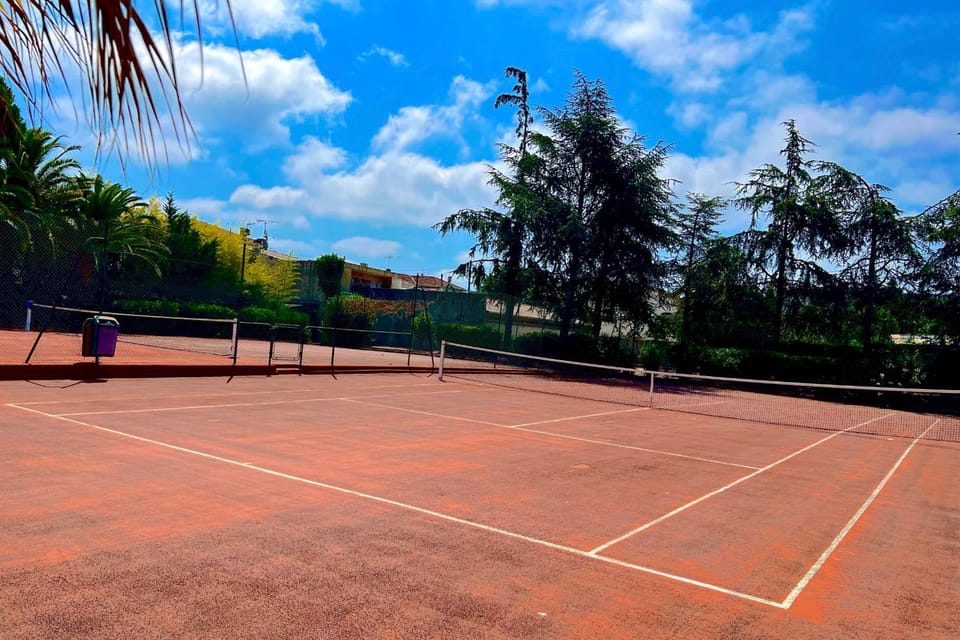 Tennis court
