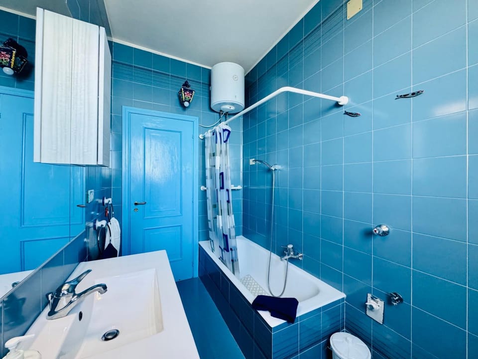 Toilet, Bathroom, Bath