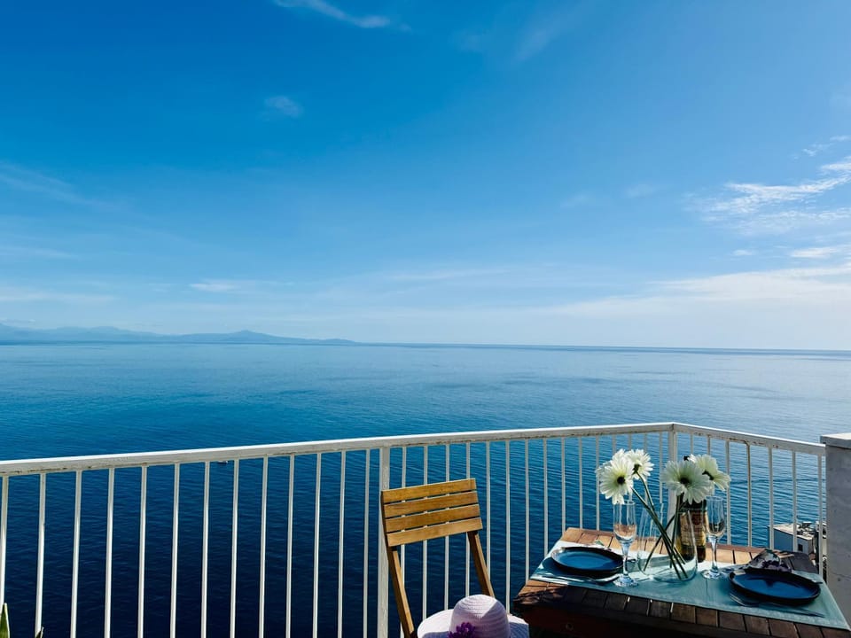 Day, Natural landscape, View (from property/room), Balcony/Terrace, Dining area, Sea view