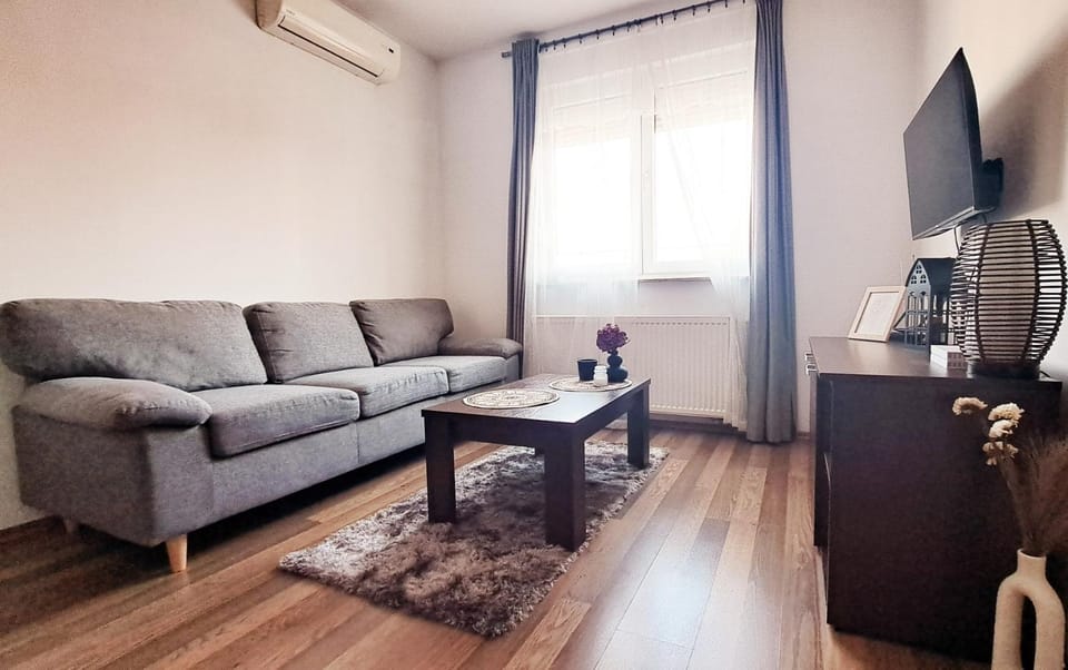 Day, Living room