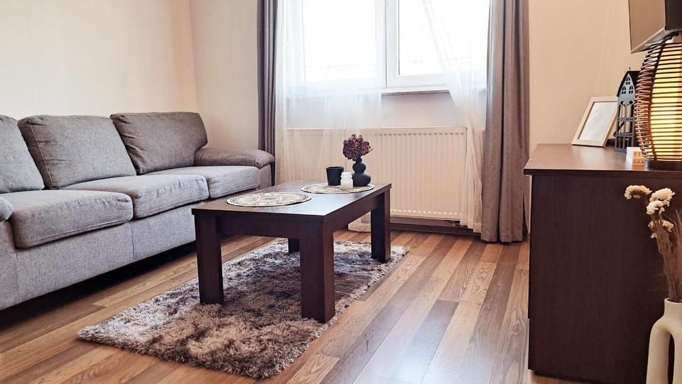 Day, Living room
