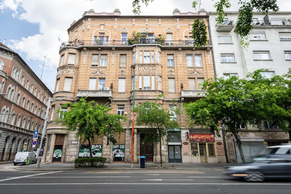 Property building, Day, City view, Street view, Location