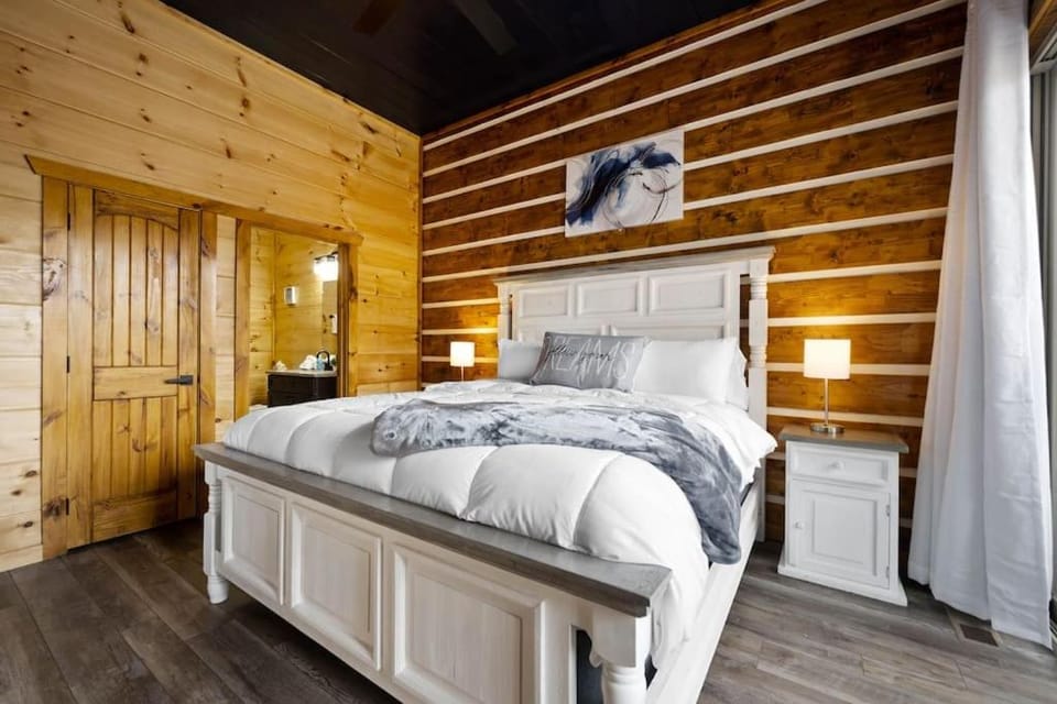 Summer Deal- New4 Suites, View, Game Room & Hot Tub House in Gatlinburg