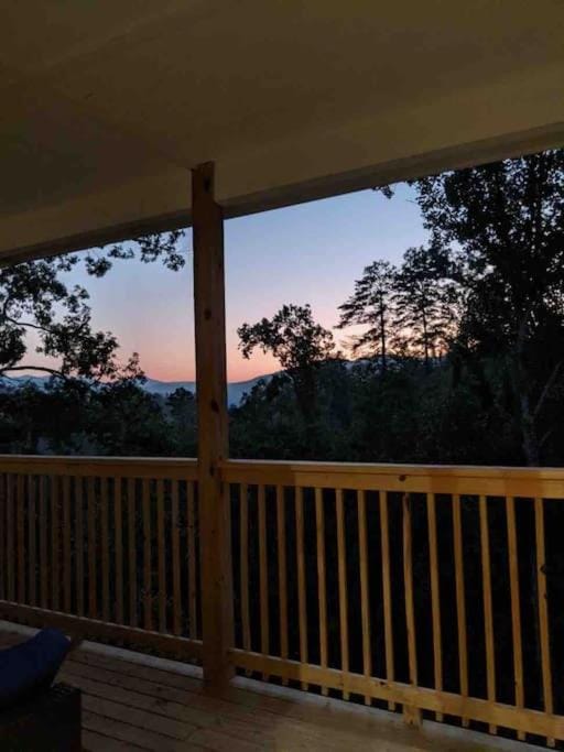 Summer Deal- New4 Suites, View, Game Room & Hot Tub House in Gatlinburg