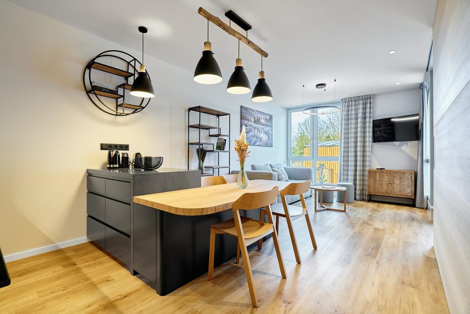 TV and multimedia, Coffee/tea facilities, Kitchen or kitchenette, Living room, Seating area