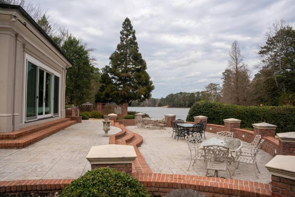 Lakefront Retreat w/ Guest House House in LaGrange