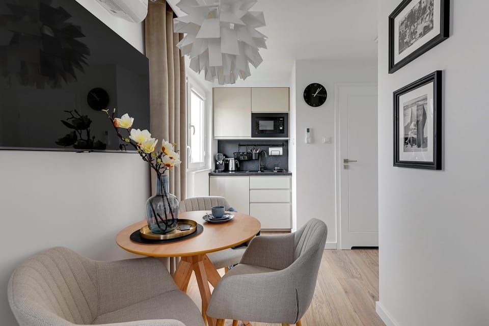 Communal lounge/ TV room, Kitchen or kitchenette, Living room