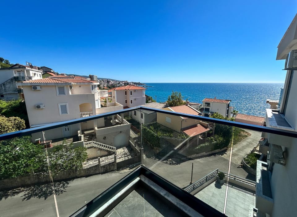 Day, Natural landscape, Balcony/Terrace, City view, Sea view