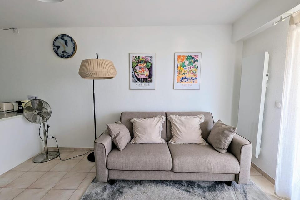 JUAN LES PINS - TOWN CENTER - 4 people Apartment in Antibes