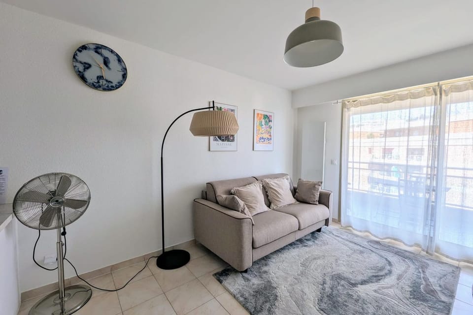 JUAN LES PINS - TOWN CENTER - 4 people Apartment in Antibes