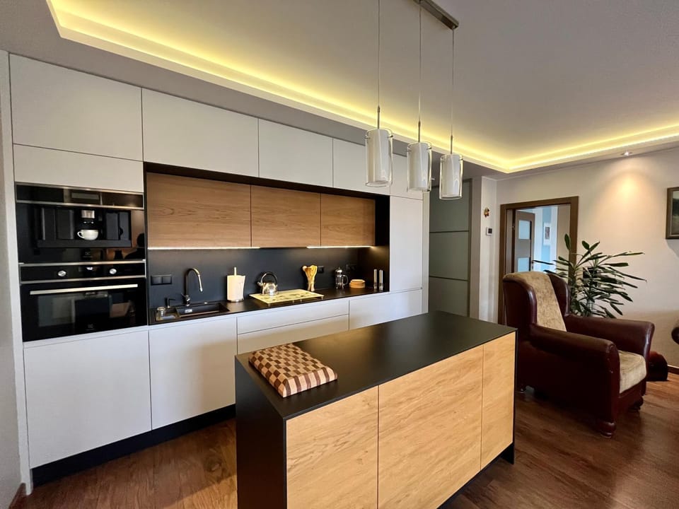 Kitchen or kitchenette, Living room