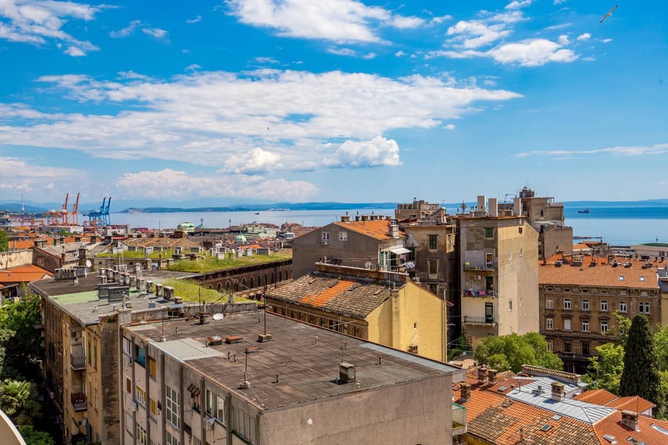 City view, Sea view