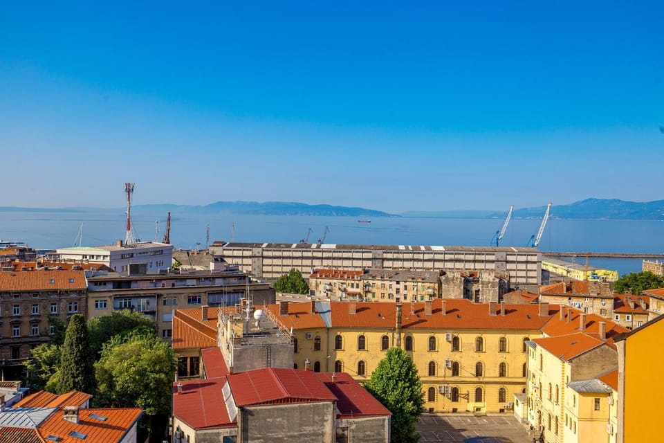 City view, Sea view