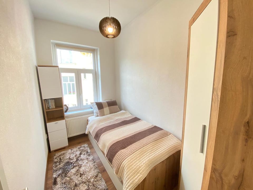 Bed, Bedroom, wardrobe