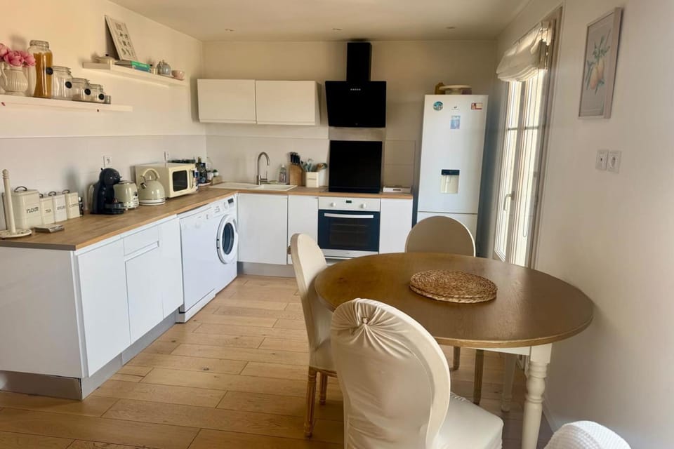 Beautiful view Walking distance from the center Apartment in Nice