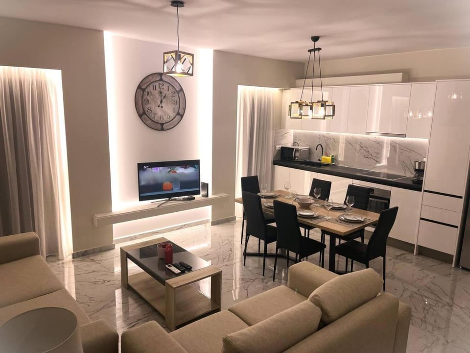 TV and multimedia, Kitchen or kitchenette, Living room
