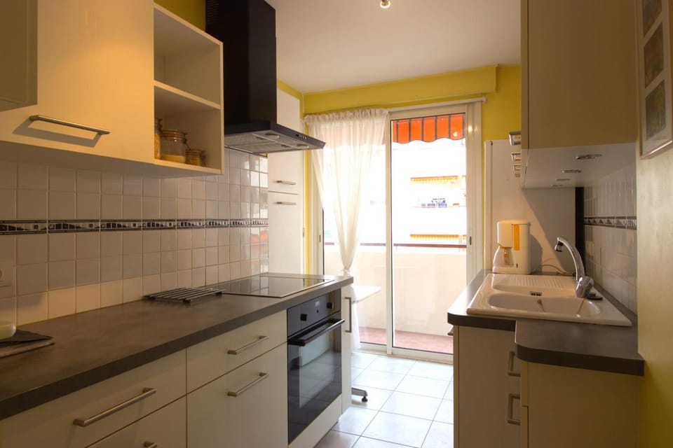 Antibes City Center - 4 People - Garage Apartment in Antibes