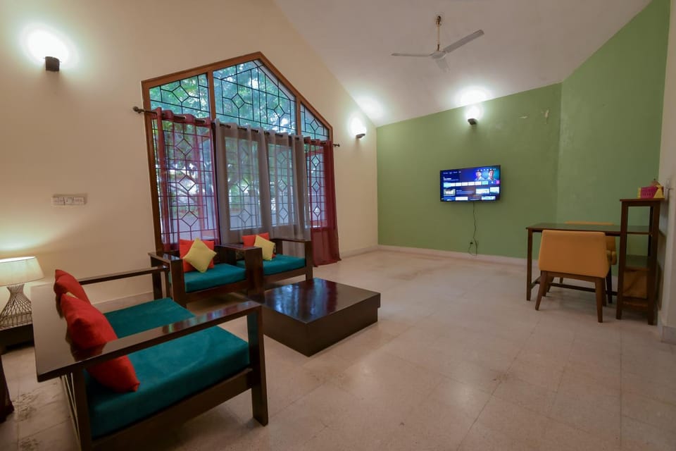 TV and multimedia, Living room, Seating area, Evening entertainment