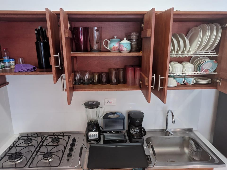 Coffee/tea facilities, Kitchen or kitchenette, minibar, stove, toaster