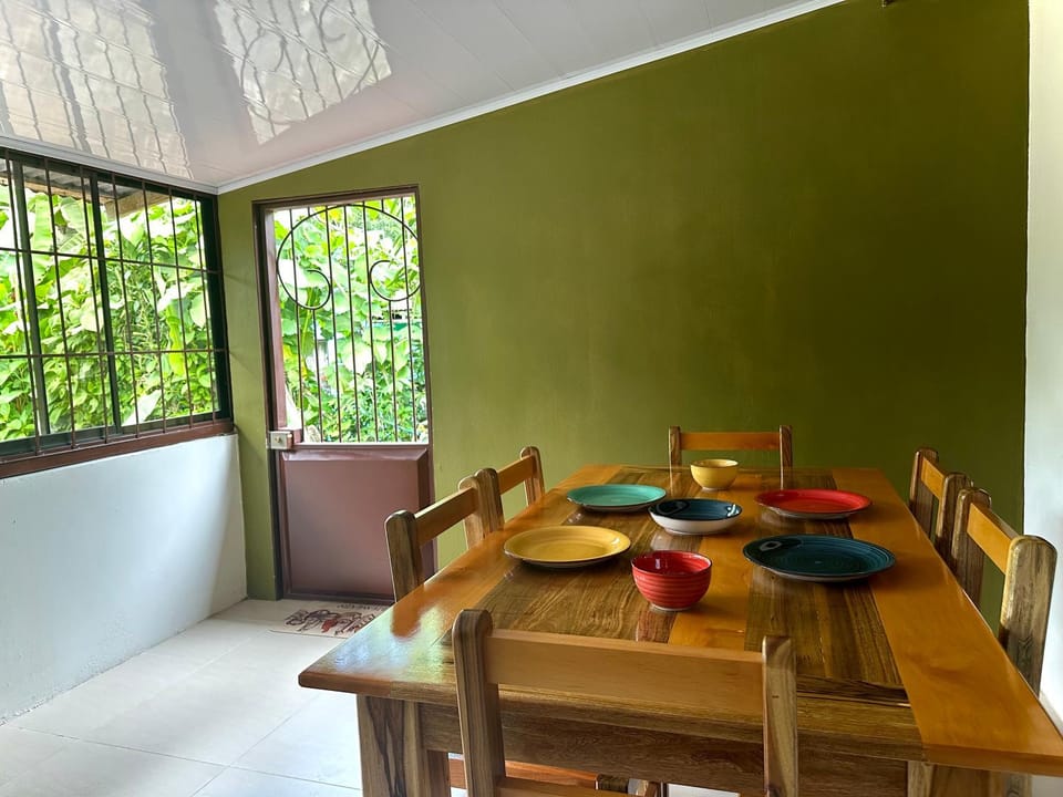 Kitchen or kitchenette, Food and drinks, Dining area, Food
