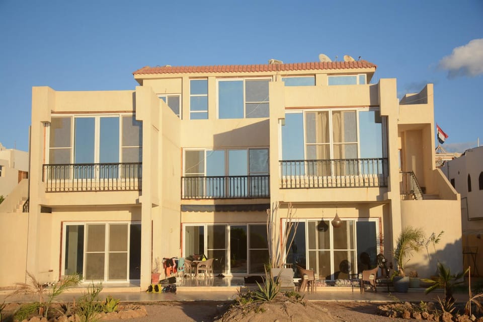 Property building, Day