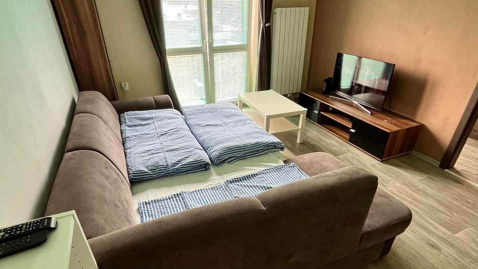 Bed, Living room