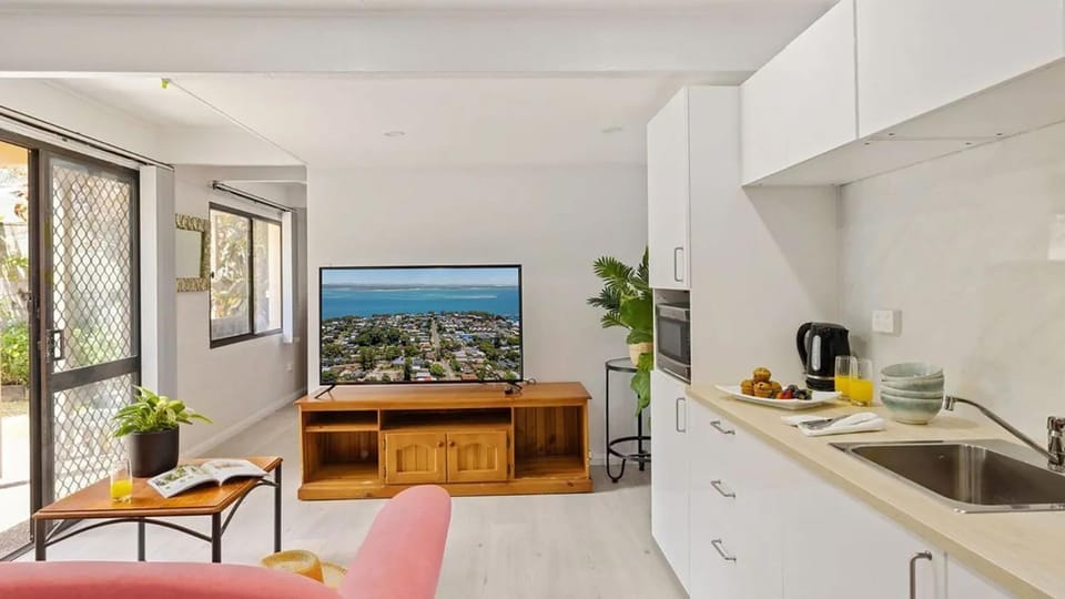 TV and multimedia, Kitchen or kitchenette