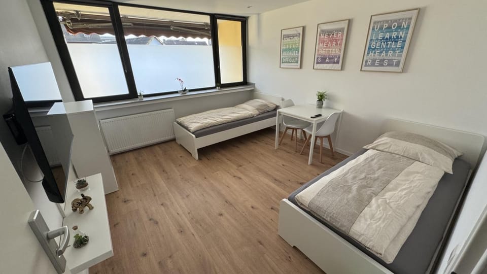 TV and multimedia, Living room, Photo of the whole room, Bedroom