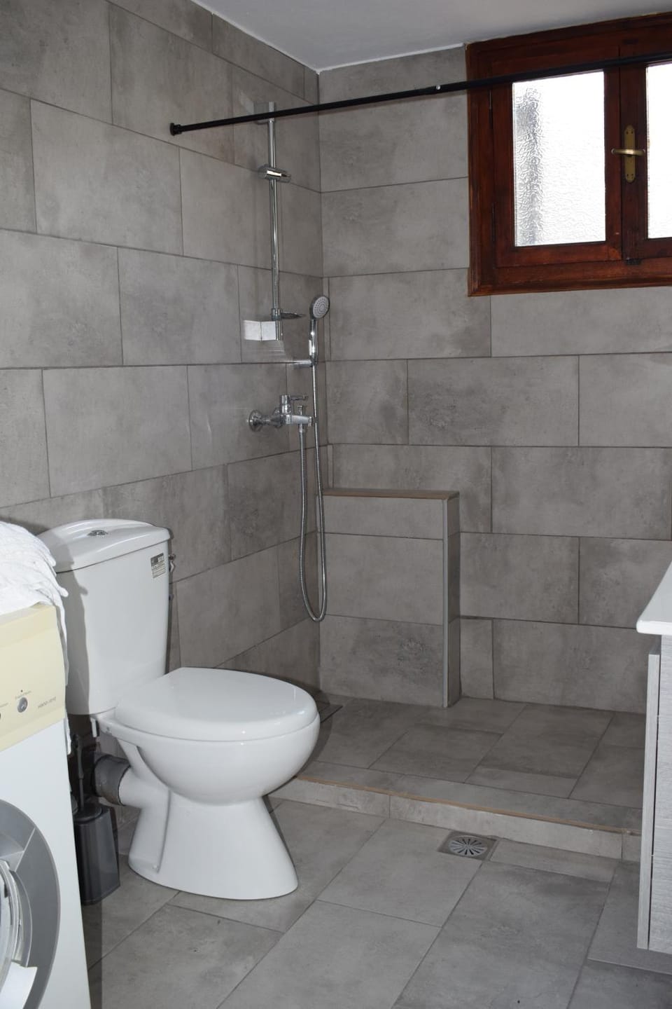 Shower, Toilet