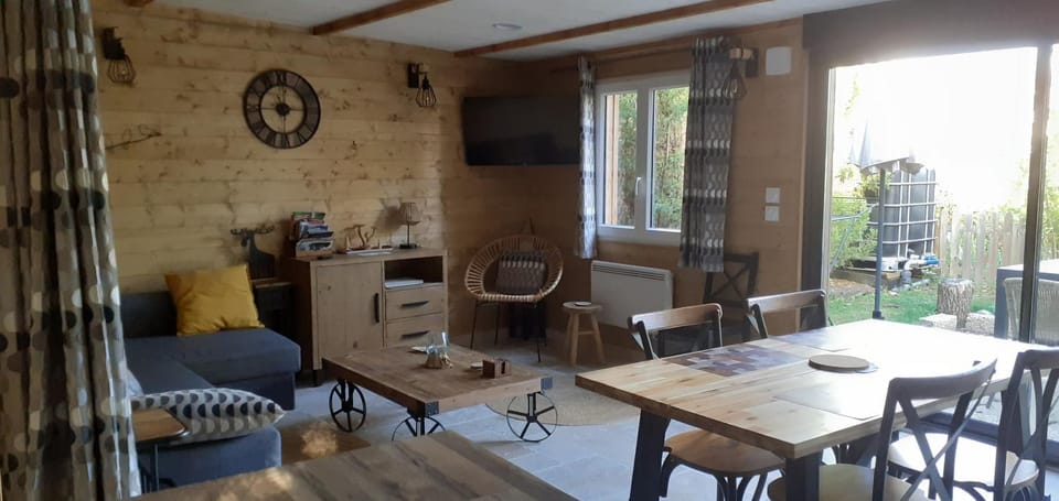 Living room, Seating area, Dining area