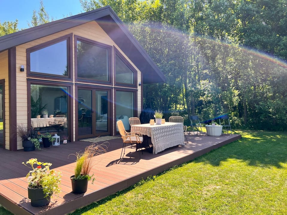Property building, Patio, Day, Summer, Garden, Seating area, Dining area, Garden view