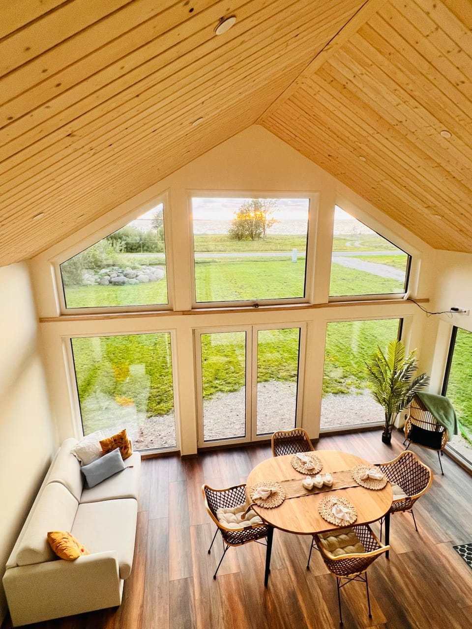 View (from property/room), Balcony/Terrace, Living room, Seating area, Dining area, Garden view