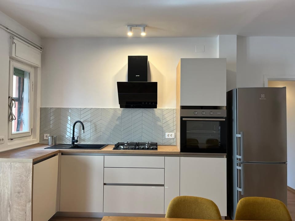 Kitchen or kitchenette, oven, stove