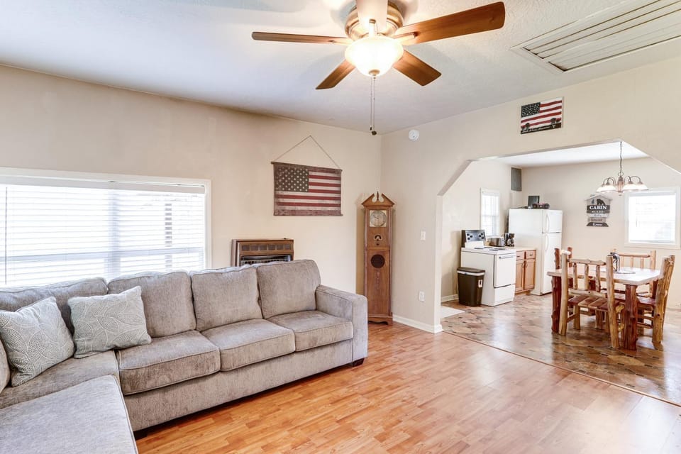 < 1 Mi to White River! Pet-Friendly Cabin in Guion Cabin in Arkansas