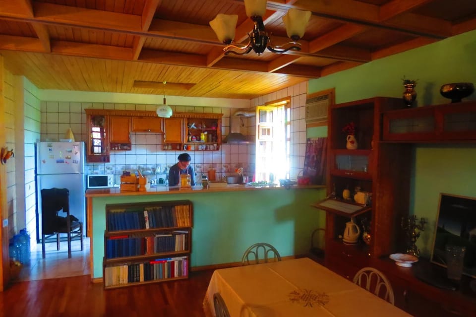 Restaurant/places to eat, Kitchen or kitchenette