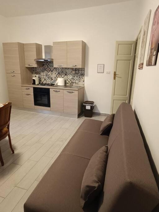 Kitchen or kitchenette, Kitchen or kitchenette, Living room, Seating area, Dining area, pet friendly, stove