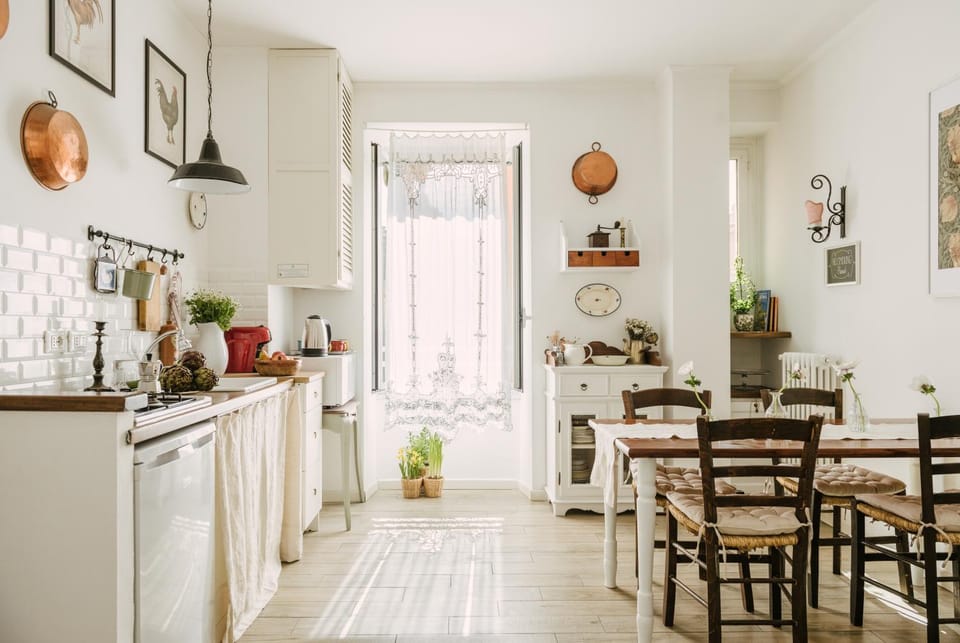 Kitchen or kitchenette, Living room, Seating area, Dining area