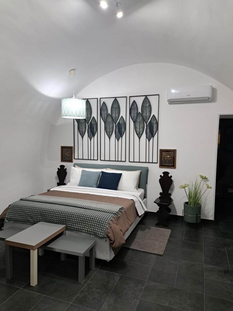 Bed, Bedroom, air conditioner
