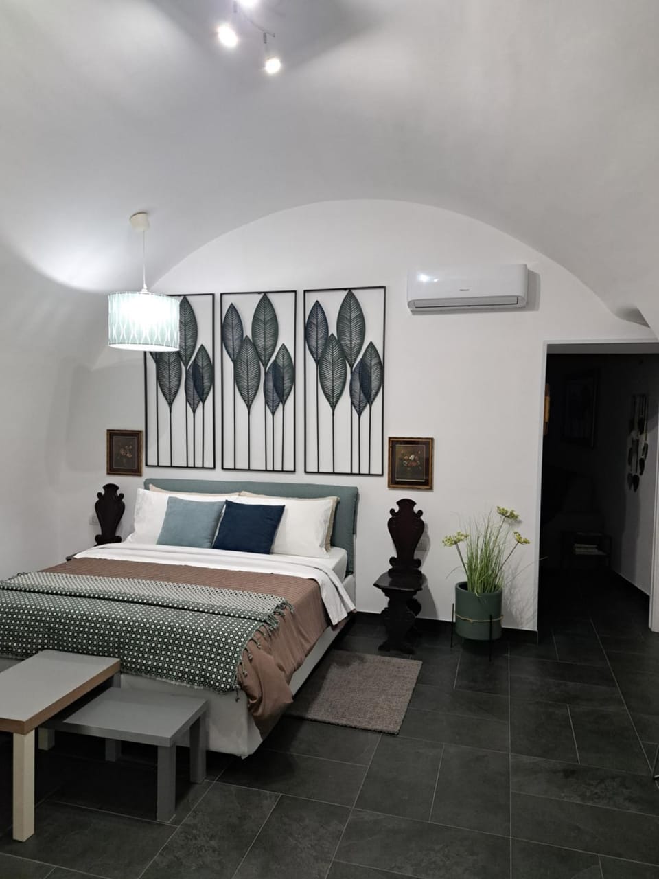 Bed, Bedroom, air conditioner