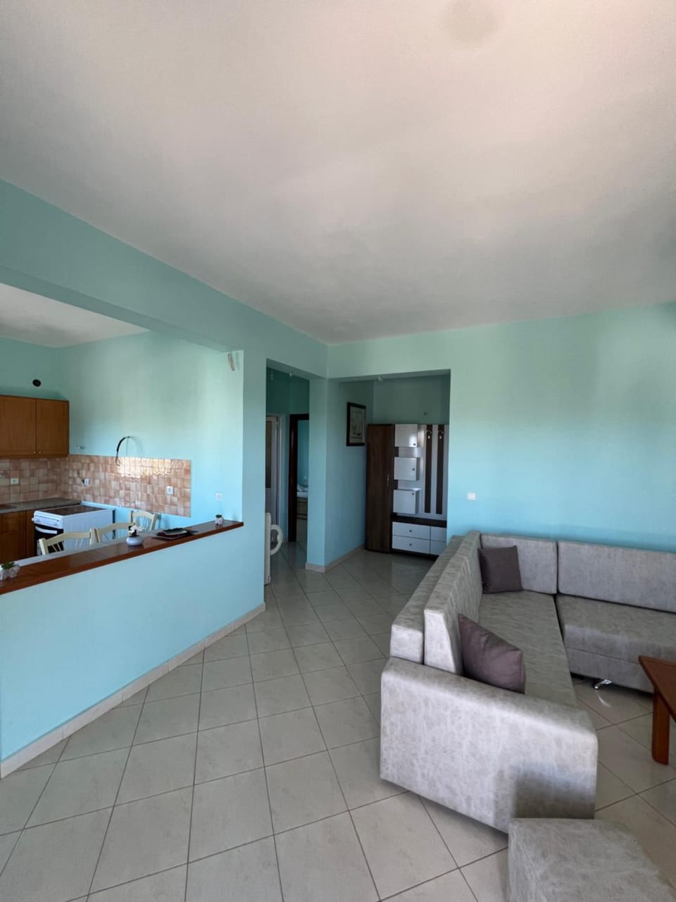 Kitchen or kitchenette, Living room, Seating area, minibar, oven