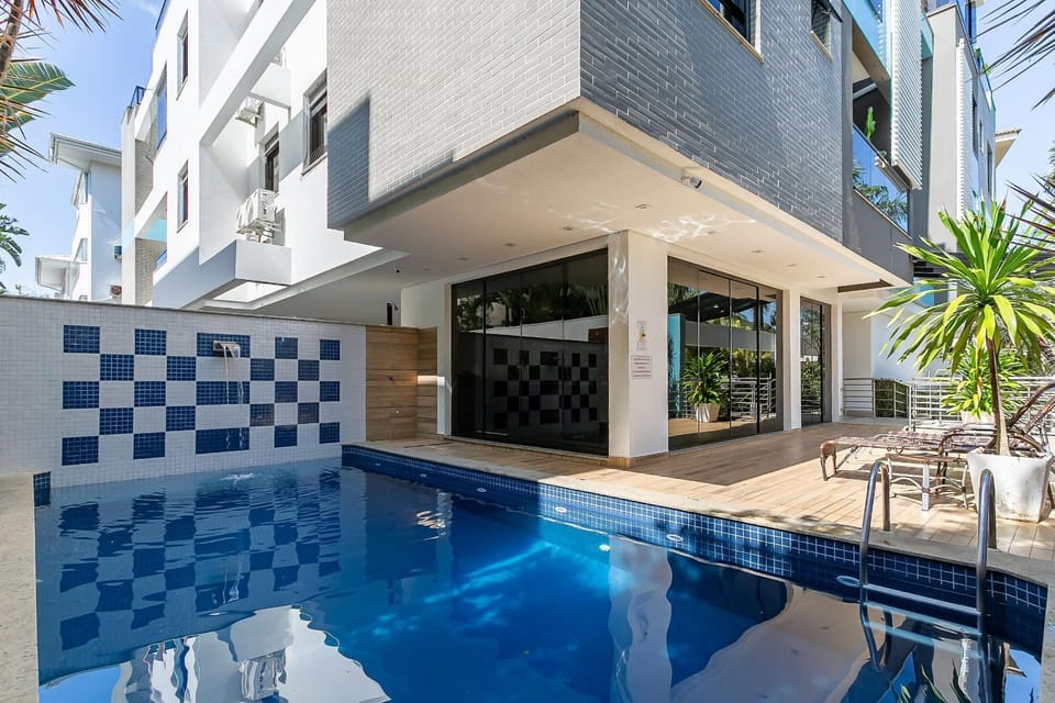 Pool view, Swimming pool, sunbed