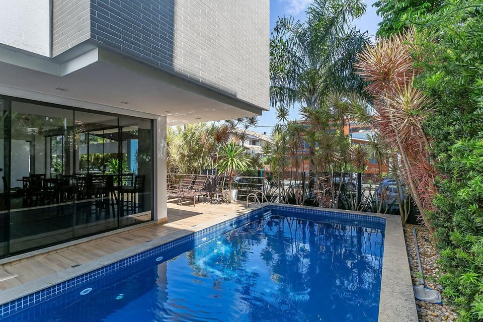 Pool view, Swimming pool, sunbed